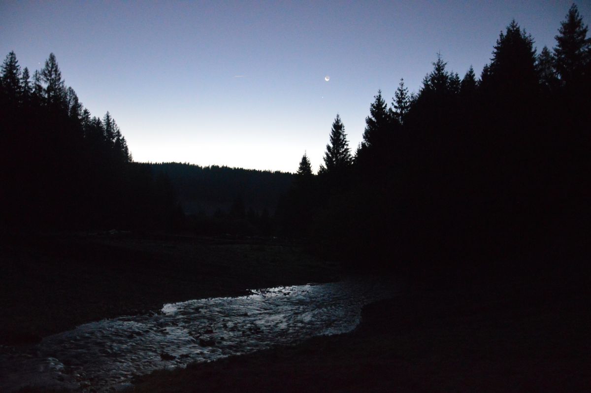 Před svítáním u Vernáru, potok Mlynica