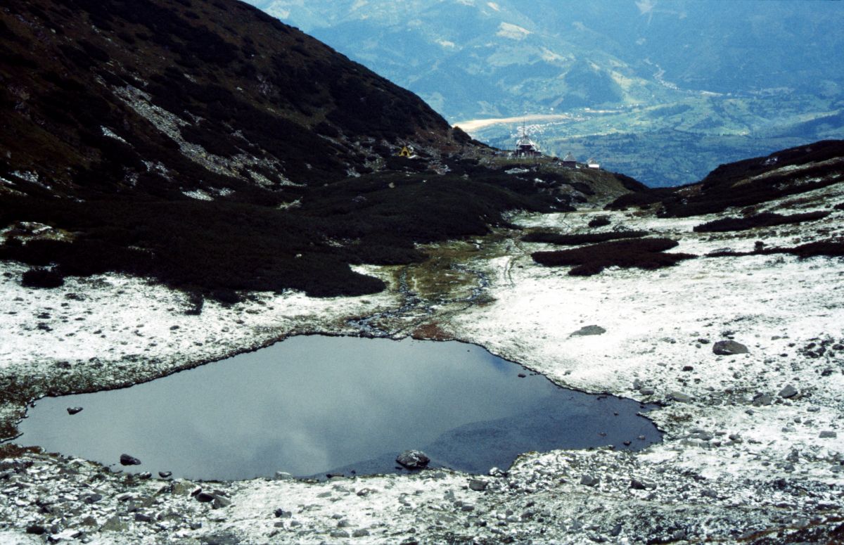 Rodna ­­­– jezero Iezer s meteorologickou stanicí