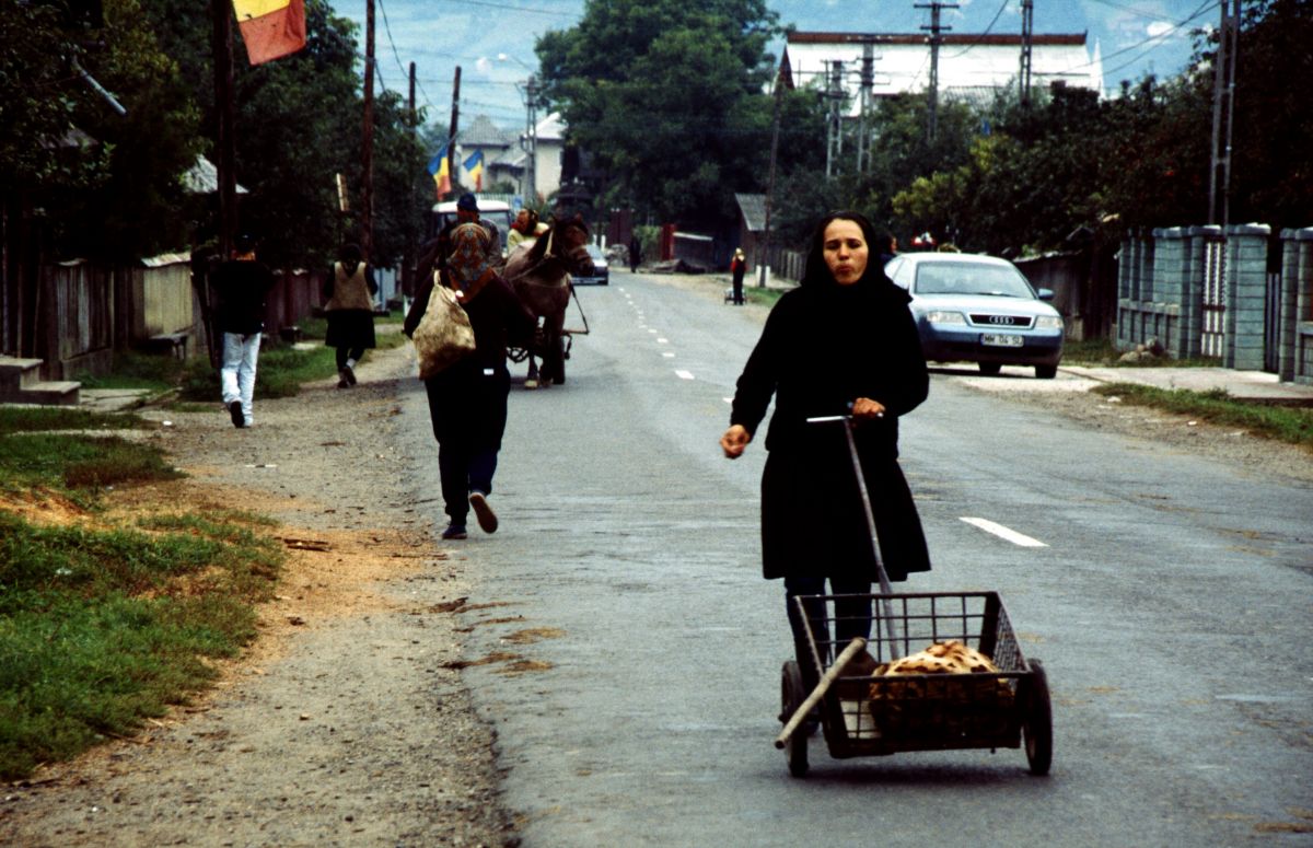 Maramureş – vesničanka s vozíkem