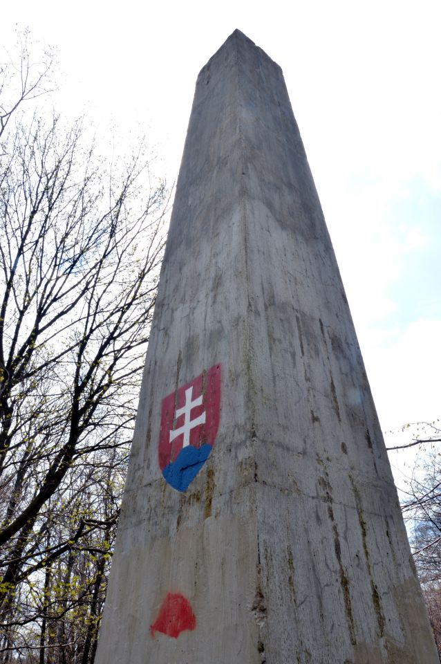 Veľký Milič, 895 m, nejvyšší bod maďarské části pohoří. Opouštíme Slovenko a dále už budeme jen na Slovensku.