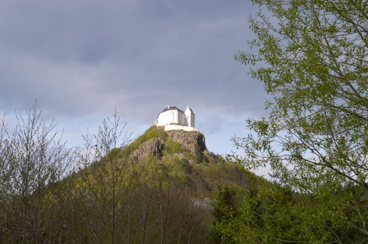 Hrad Füzer, prý nejhezší maďarský hrad; jde vlastně o skoro kompletní novostavbu za posledních 5 let.