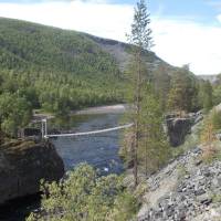 Popis: NP Reisa, řeka Reisa, most