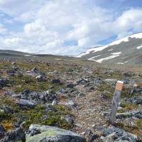 Popis: Opustili jsem Norsko, přešli do Finska, kde je jiné značení cesty