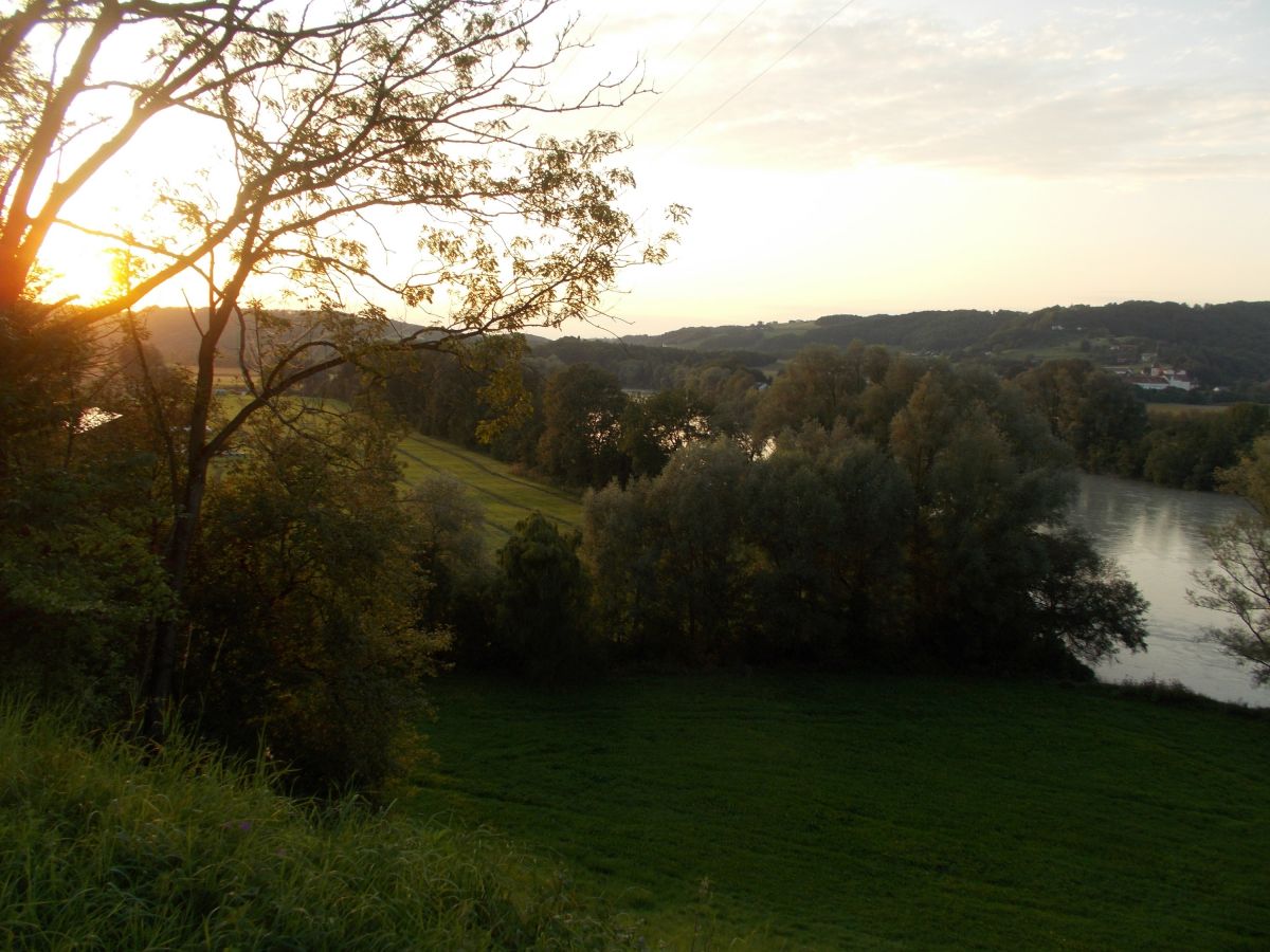 Západ slunce nad řekou Inn