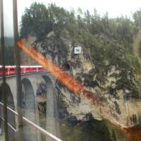Popis: Bernina express a prý nejznámější viadukt