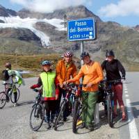 Popis: Paso Bernina (2330 m), nejvyšší bod cesty