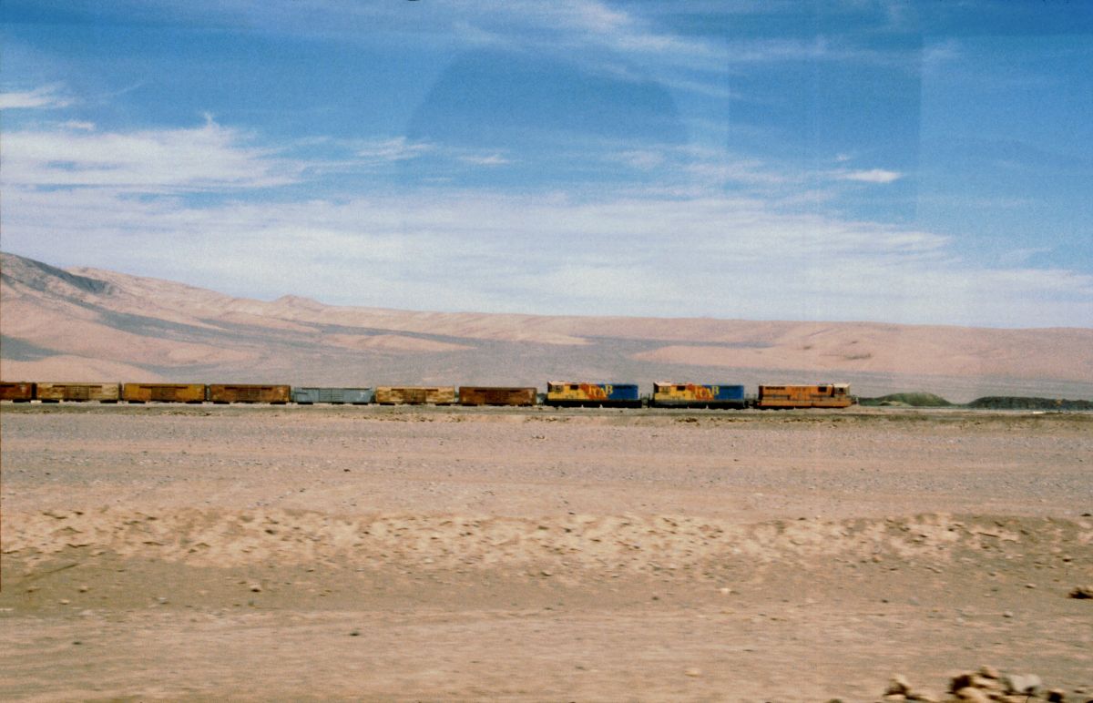 Cestou na sever, vlak v poušti