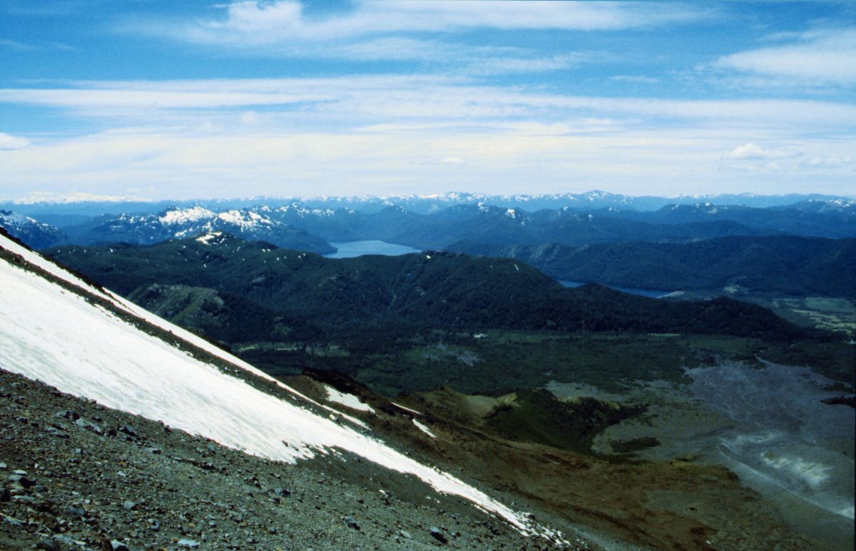 Z výstupu na Lanin, pohled na Lago Tromen a úplný sever Patagonie