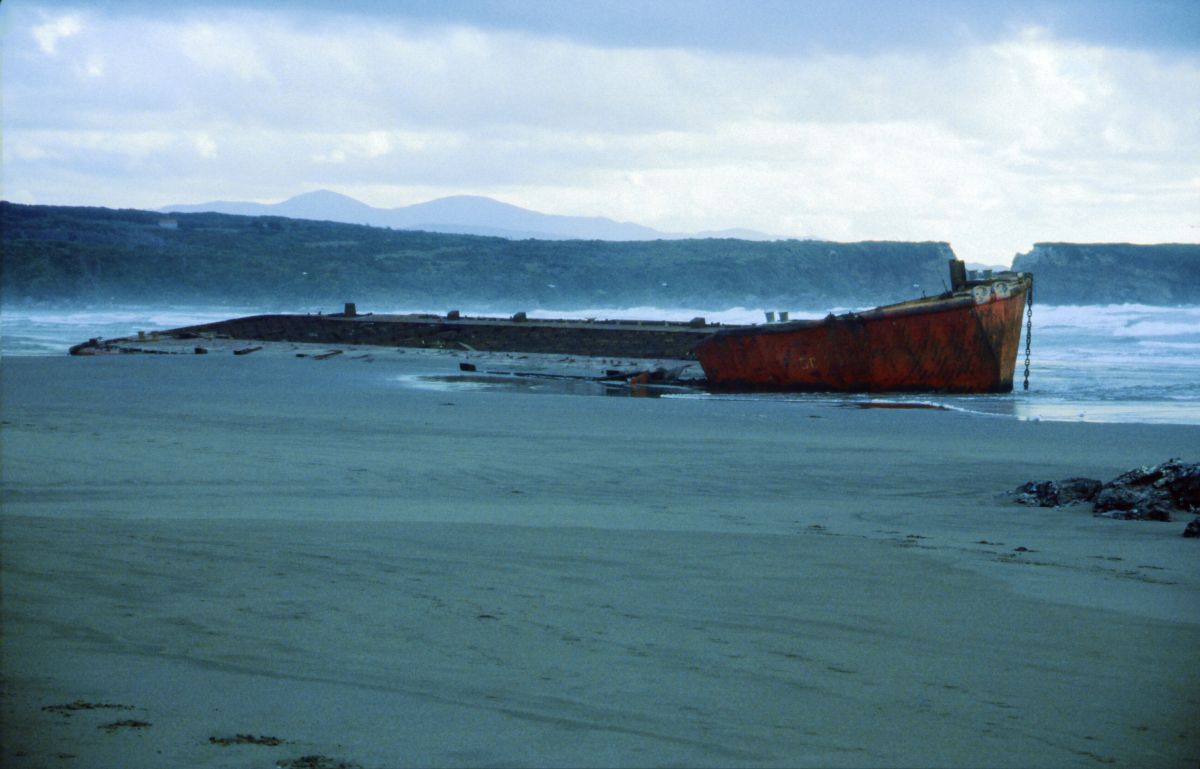 Národní park Chiloe, ztroskotalý tanker