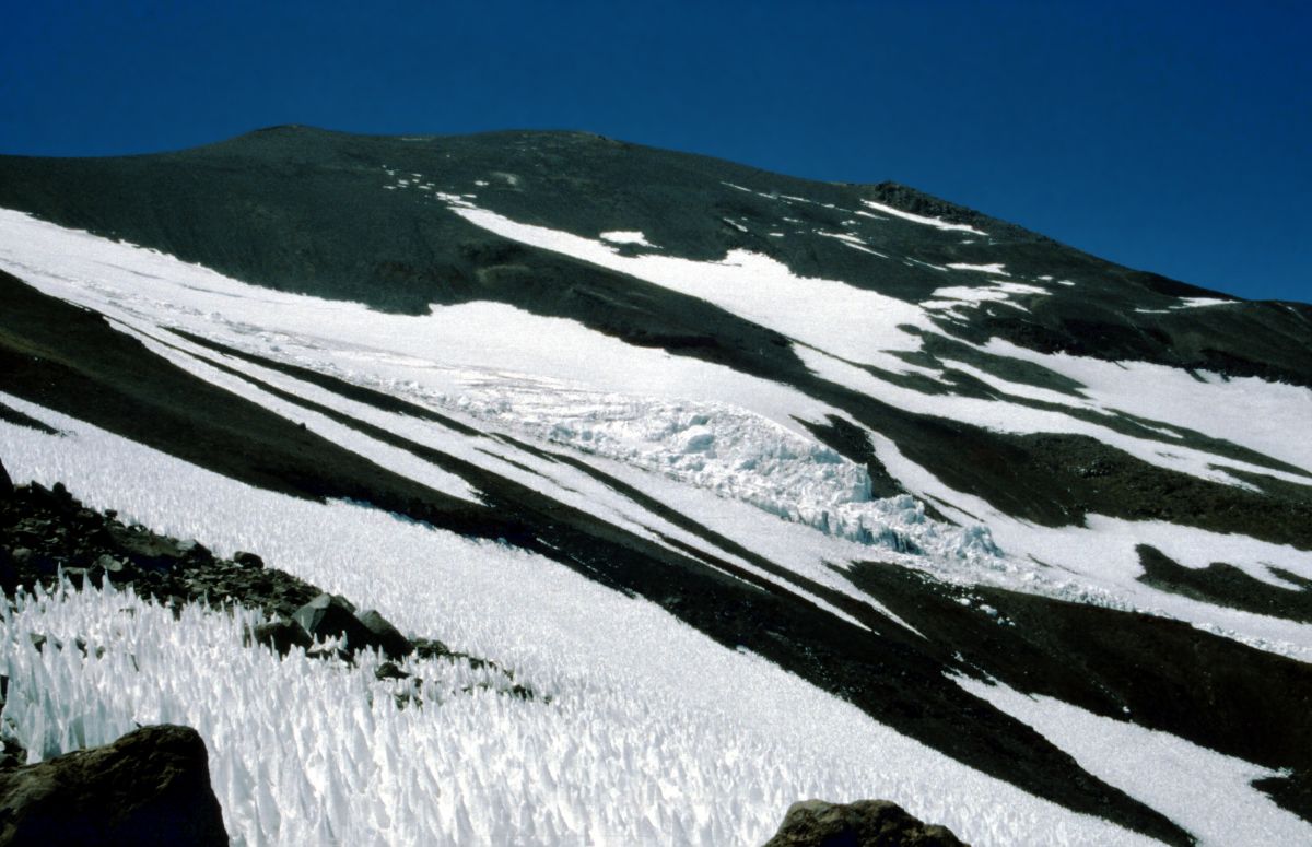 Sopka San Jose, pohled na k vrcholu