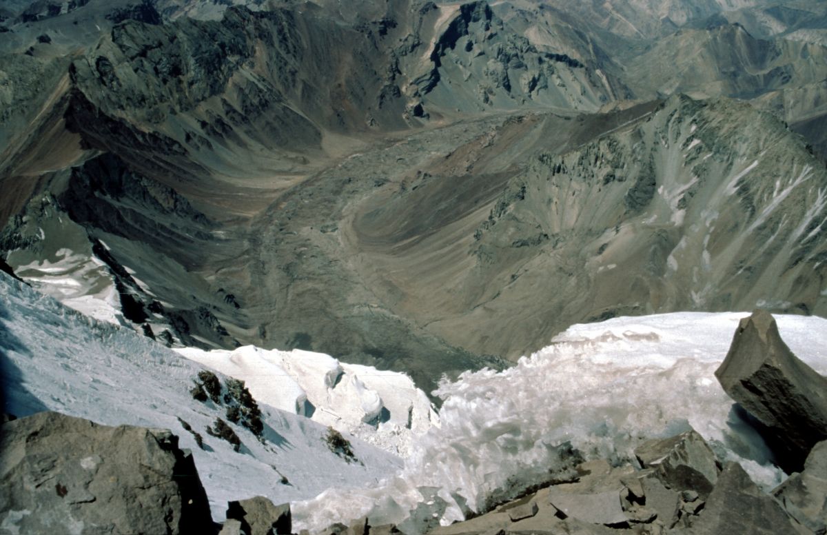 Na vrcholu Aconcaguii (6959 m), pohled do jižní stěny