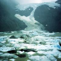Popis: NP Torres del Paine, Lago Perros, skoro celé zamrzlé