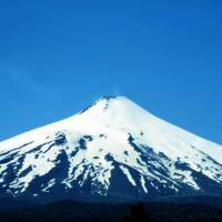 Popis: Činná sopka Villarica (2847 m) z&nbsp;Puconu