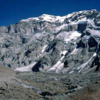 Popis: Aconcagua ze tzv. jižního tábora a obrovská výlezová stěna