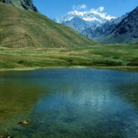 Popis: Aconcagua s dáli s jezírkem