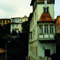 Popis: Valparaíso, úzký dům