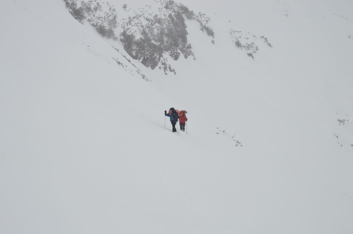 Janča a Léňa stoupají na planinu Totes Gebirge