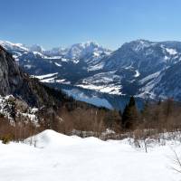 Popis: Jezero Grundlsee z Almbergweg