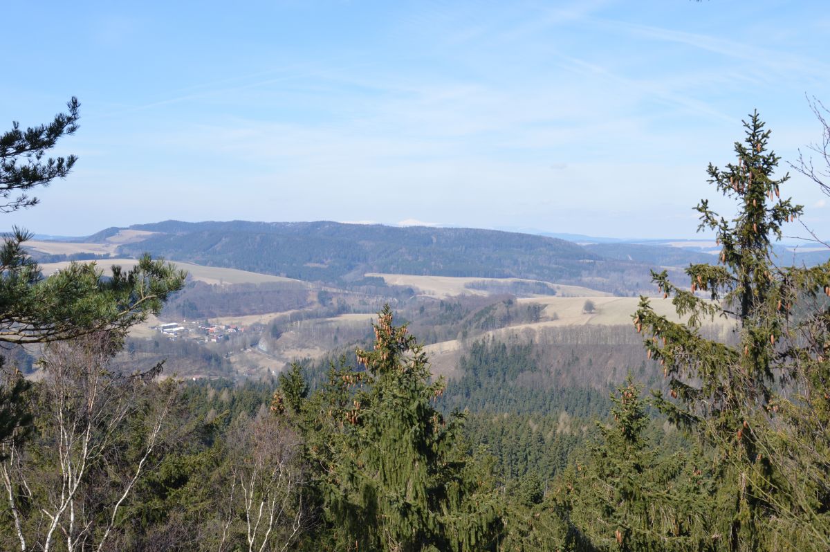 Ostaš, pohled na Krkonoše