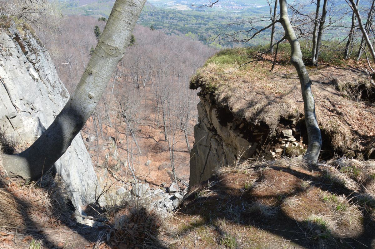 Biela Skala, rozpadající se hrana-skála