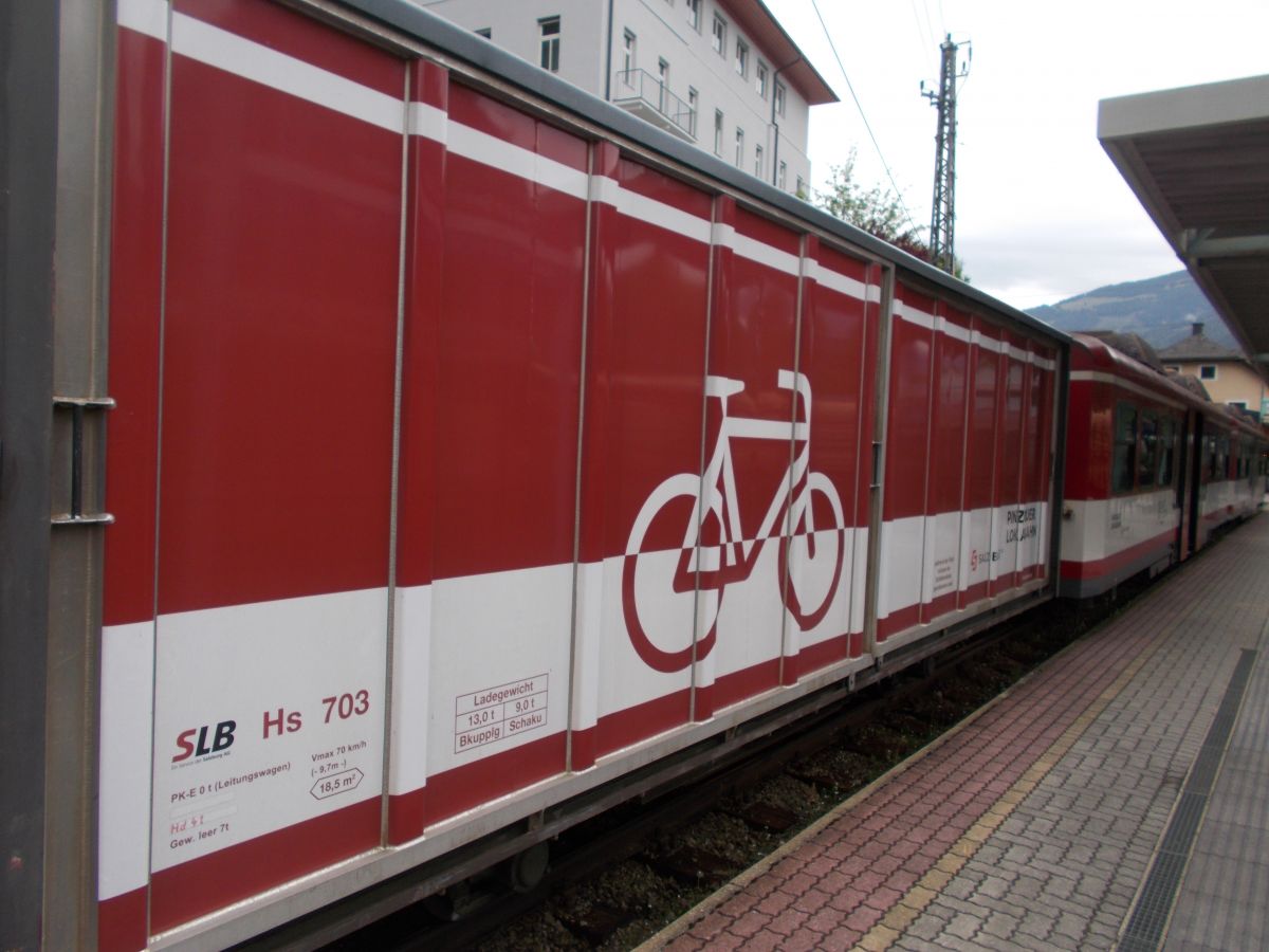 Ǔzkokolejka z Zell am See do Krimmlu je zařízena na cyklisty
