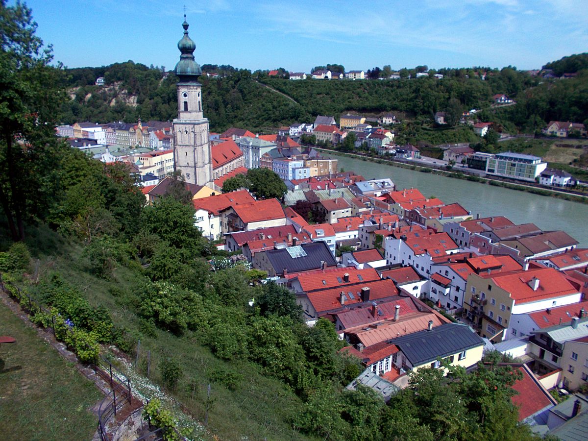 Pohled na Burghausen z hradu