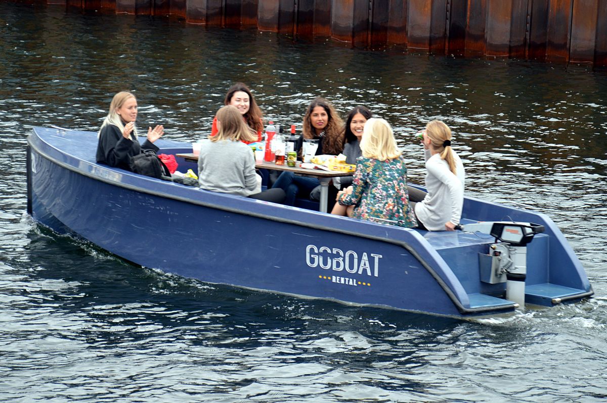 Kodaň, loď na párty