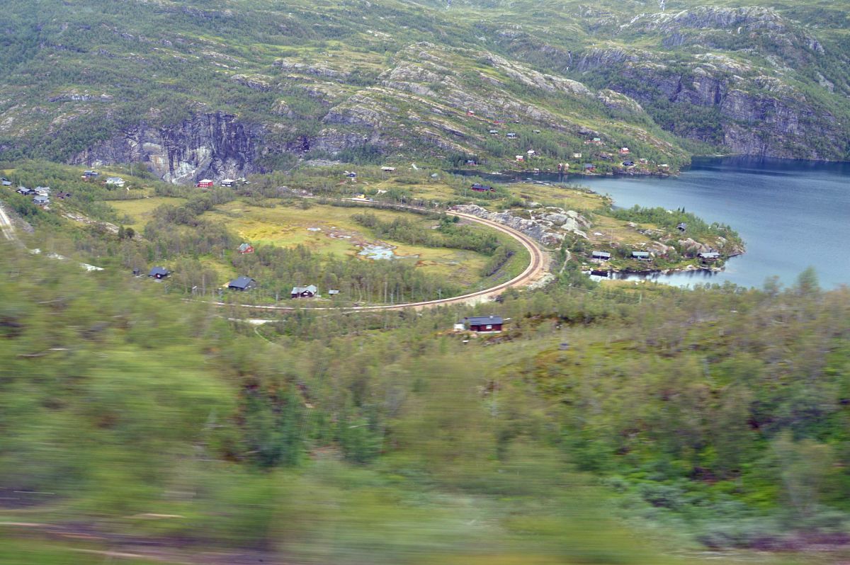 Z vlaku Oslo-Bergen, Flamska dráha - z hor dolů k fjordu