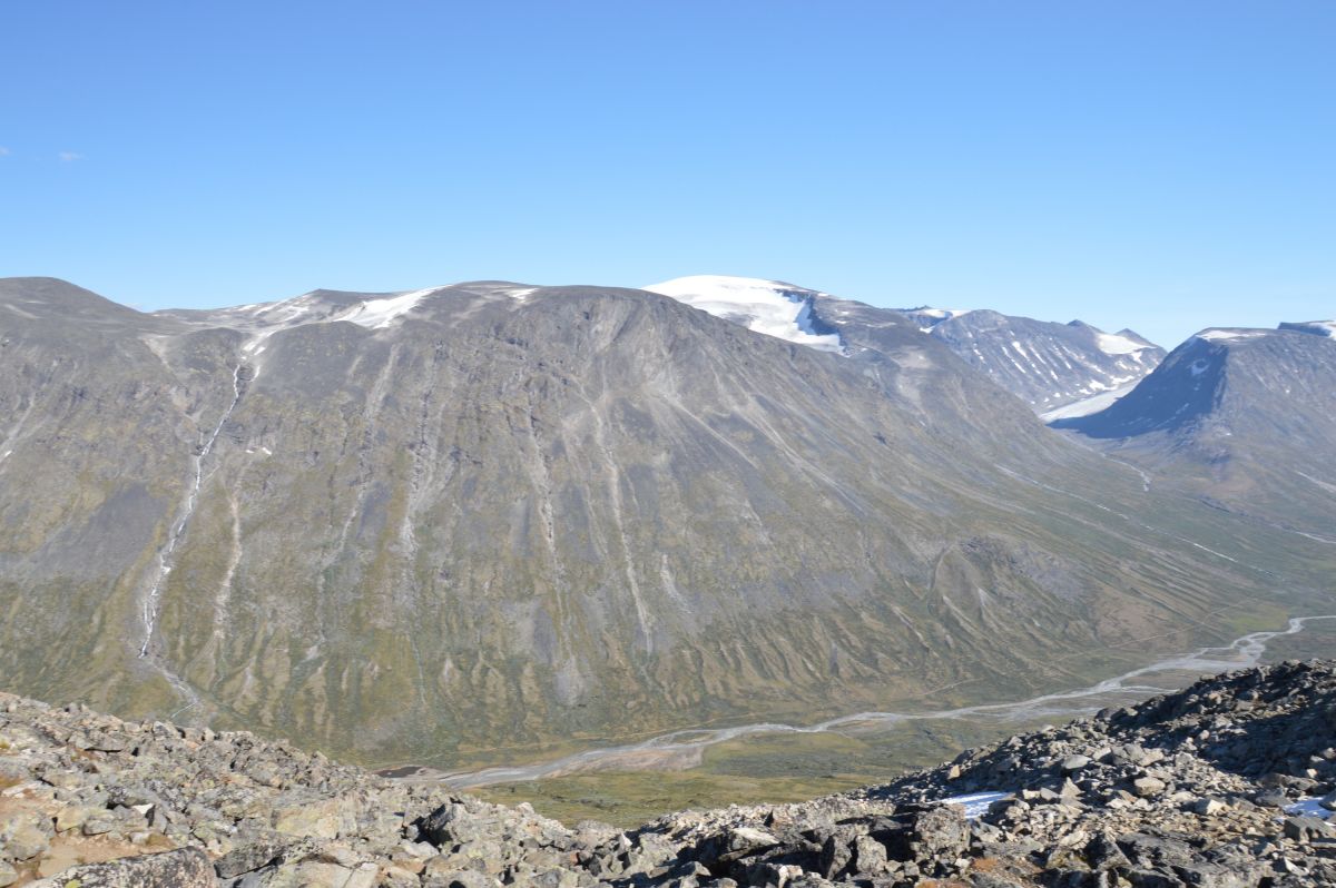 Přesun do Jotunheimenu, údolí Visdalen, večerní výstup na _Galdhopiggen