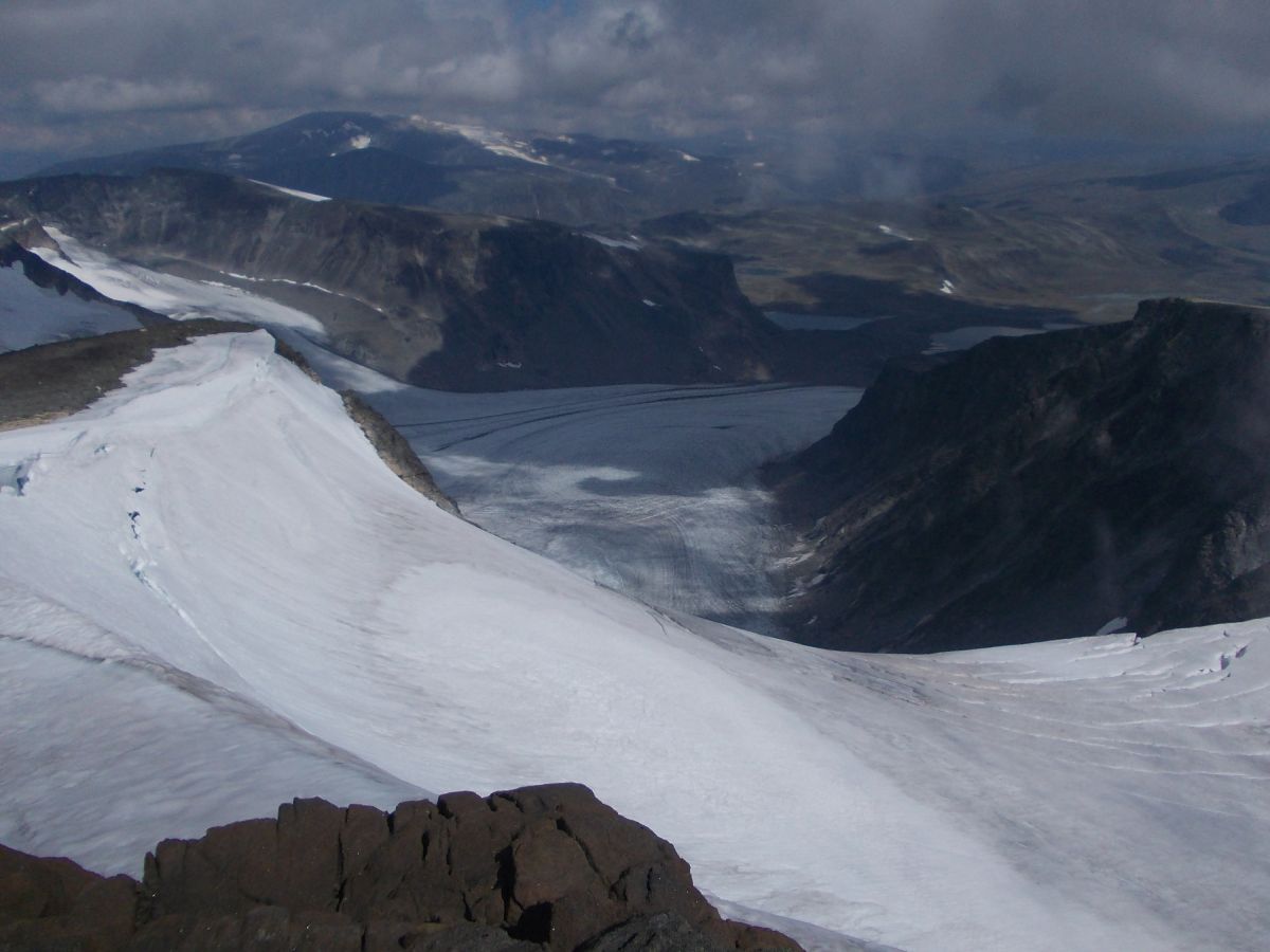 Ledovec z vrcholu Surtningssue