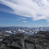 Popis: Na vrcholu Hårteigenu, vyhlídka do plochého kraje