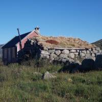 Popis: Starý i nový dům na bývalé salaši