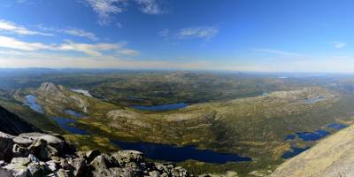 Popis: Na vrcholu Gaustatoppen (nikde nikdo)