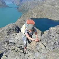 Popis: Bessegen, ikonické místo norské turistiky