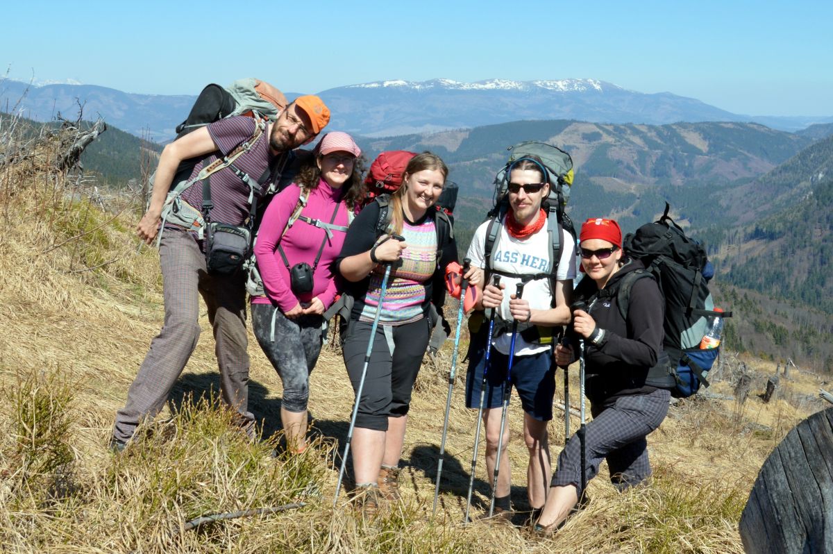 Celá jarní výprava a Nízké Tatry vzadu