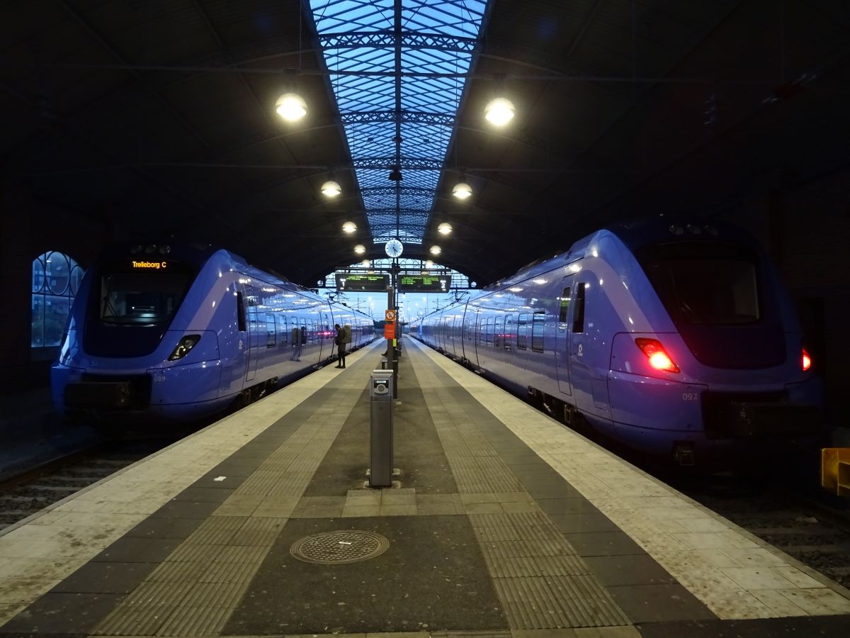 Po přeplutí do Švédska, Trelleborg, čekání na první vlak
