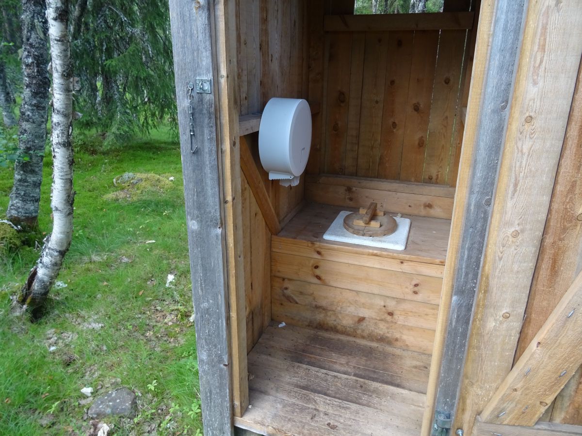 Příjemný polystyren na posezení, tato budova také stojí u každé chatky