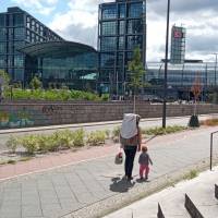 Popis: Krátká přestávka v Berlíně a už jen kousíček cesty do ČR