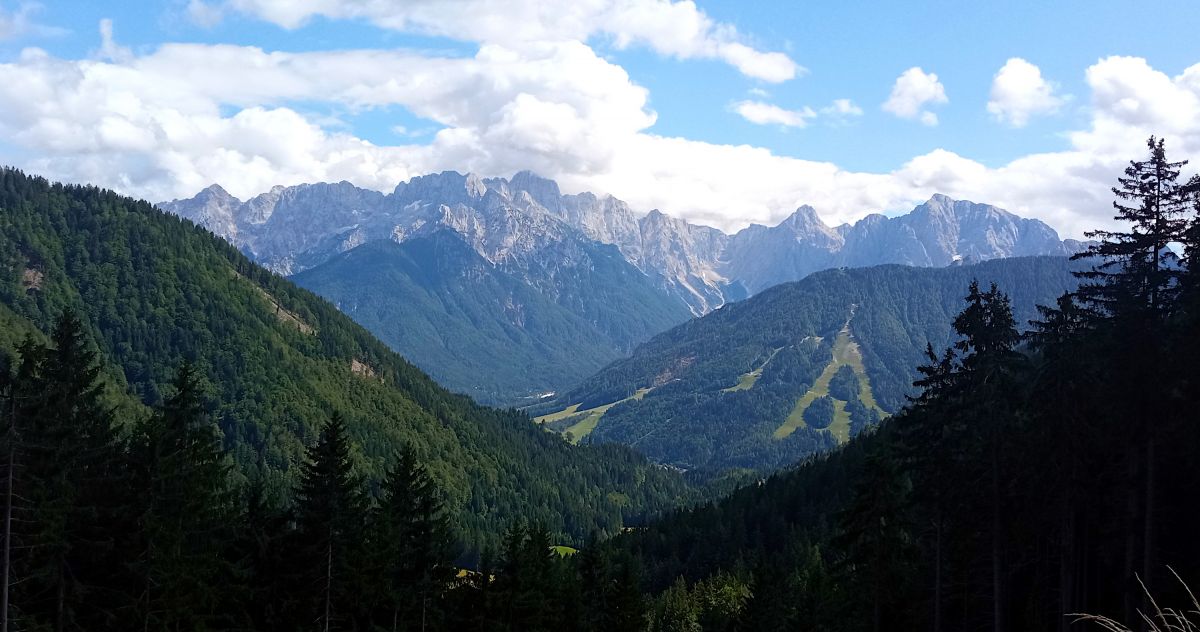 Výhled z Dreilanderecku na Julské Alpy