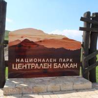 Popis: Cedule národní park v Trojanském průsmyku