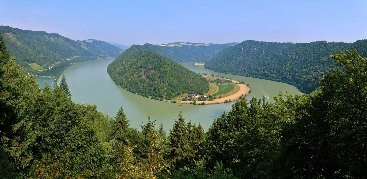 Zatáčka na Dunaji z vyhlídky Schlögener Blick