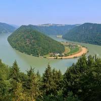 Popis: Zatáčka na Dunaji z vyhlídky Schlögener Blick