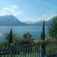 Popis: Z vlaku podél Lago di Como