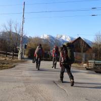 Popis: Ranní start ve vesnici Rossleithen (přijeli jsme včera večer vlakem)