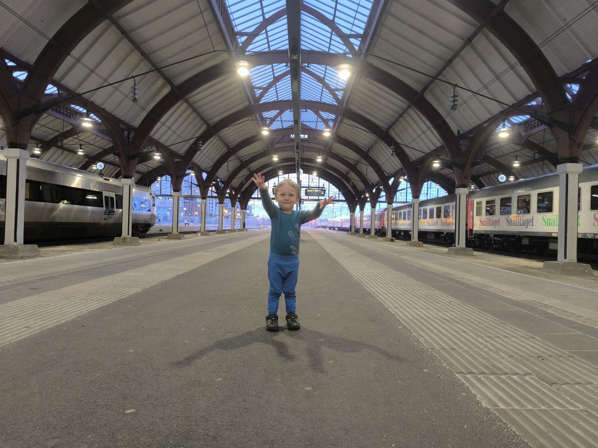Večerní Malmö, čekání na noční vlak do Stockholmu