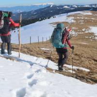 Popis: Na hřebeni, vzadu Großer Speikkogel